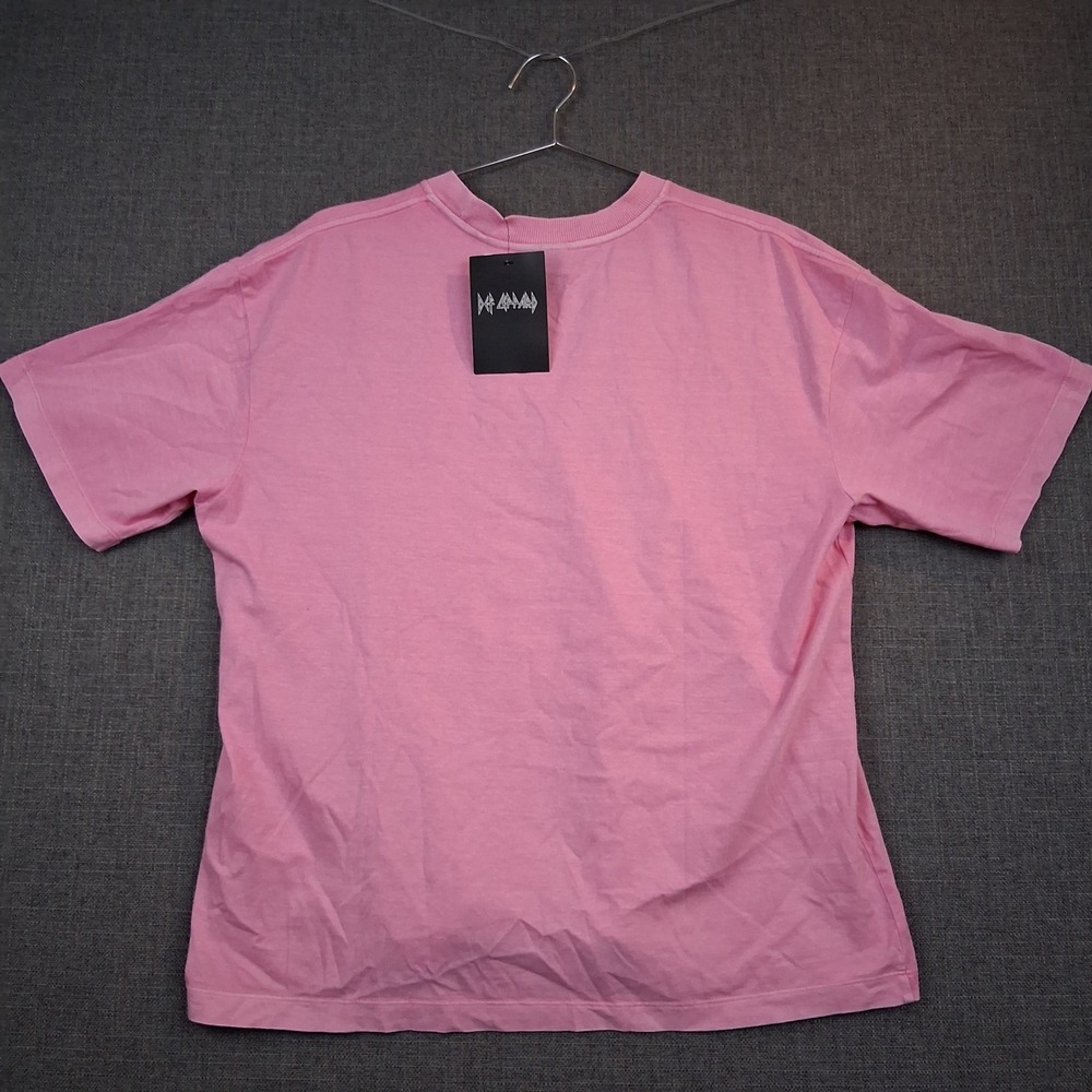 Cotton On Def Leppard American Tour 1980 Boxy Graphic Tee Pink Mens Medium NEW - Picture 3 of 9